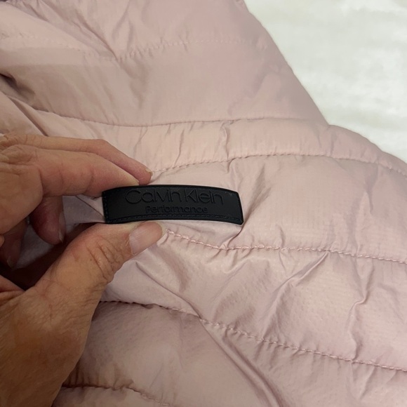 Calvin Klein Performance Light Pink Quilted Vest - Picture 4 of 12